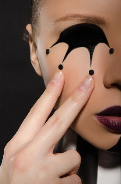 Vrouw met mooie zwart-wit make-up — Stockfoto