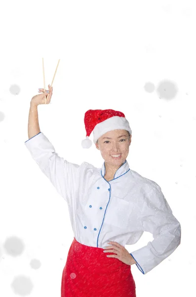 Noel kıyafeti kar altında yemek çubukları ile memnun Asya Şef — Stok fotoğraf