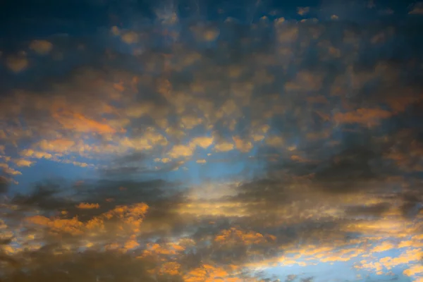 Sunrice wolken achtergrond — Stockfoto