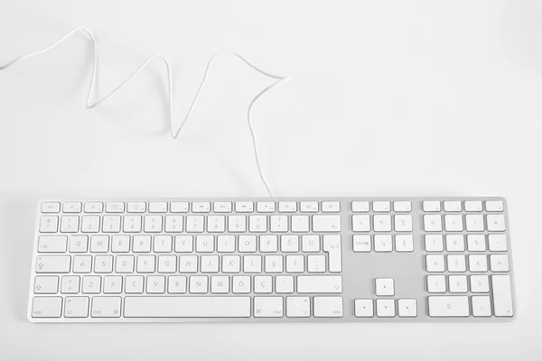 Computertastatur auf weiß — Stockfoto