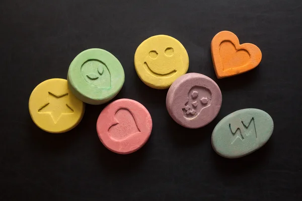 Comprimidos ou comprimidos de ecstasy - Medicamentos — Fotografia de Stock