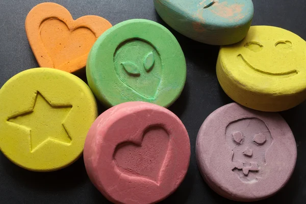 Comprimidos ou comprimidos de ecstasy - Medicamentos — Fotografia de Stock