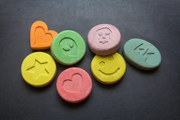 Ecstasy pills or tablets - Drugs — Stock Photo, Image