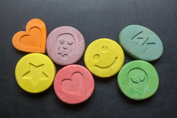 Ecstasy pills or tablets - Drugs — Stock Photo, Image