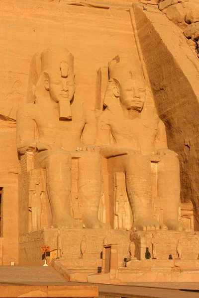 Statue bei abu simbel — Stockfoto