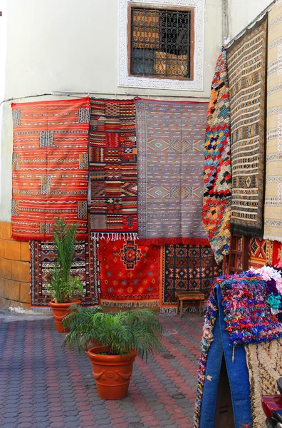 Alfombras colgantes en Marruecos — Foto de Stock