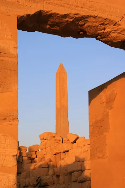 Obelisk in karnak tempel, Egypte — Stockfoto