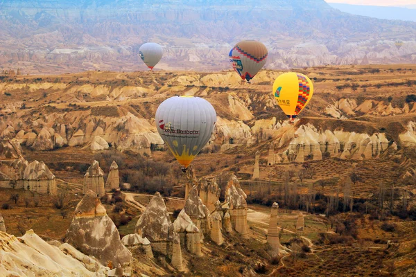 Horkovzdušný balón, Kappadokii Turecko sunrise — Stock fotografie