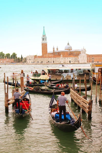 Veneza barcos à noite — Fotografia de Stock