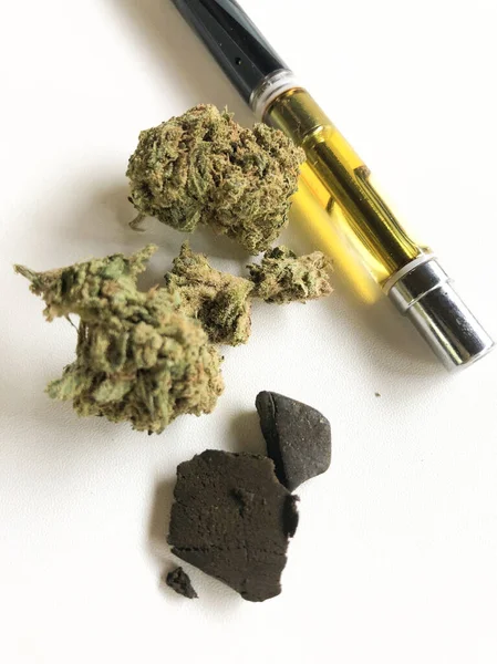 Diferentes Formas Marihuana Como Resina Dorada Una Pluma Vapor Hachís —  Fotos de Stock