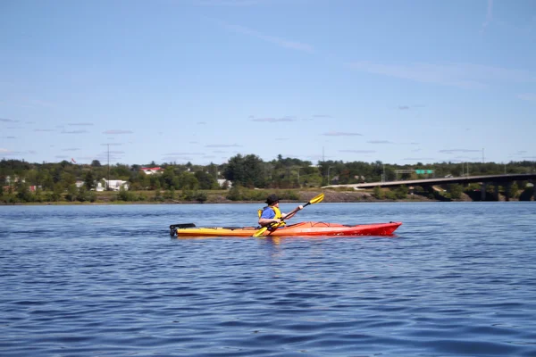 Kayak en el río en Fredericton — Foto de Stock