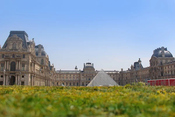 Лувр, Париж, Франція — стокове фото
