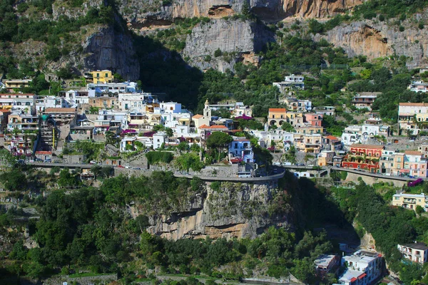 Casas en acantilado en la costa de Amalfi —  Fotos de Stock