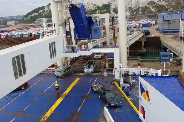 Ferry ship loading — 图库照片