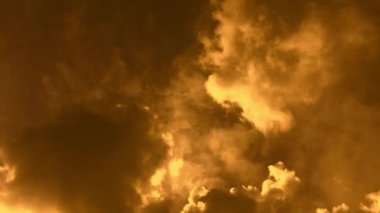 büyük beyaz bulut ve hüzünlü müzik