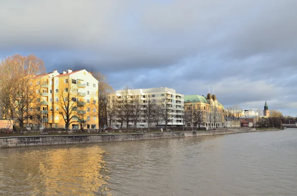 Turku, Finlandia. nad brzegiem rzeki Aurajoki — Zdjęcie stockowe