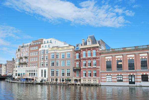 Vackra kajen i Amsterdam — Stockfoto