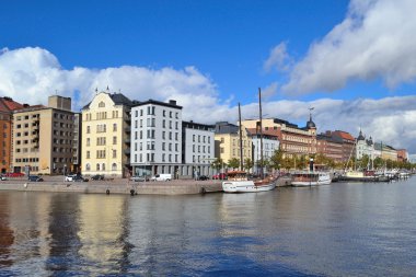 Güneşli bir gün Helsinki'de
