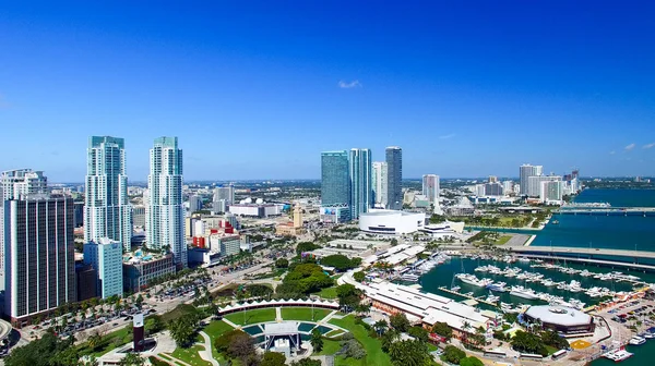 Miami panoráma. Épületek és a városkép a levegőből — Stock Fotó