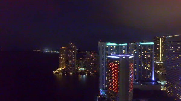 Miami, florida Luftaufnahme der Skyline bei Nacht — Stockfoto