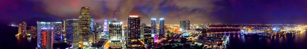 Vista panorâmica da noite aérea de Miami depois do anoitecer — Fotografia de Stock