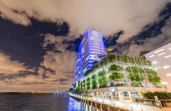 Buildings reflections on Biscayne Bay, Miami Beach — Stock Photo, Image