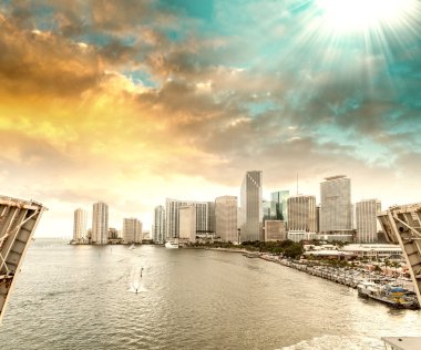 Miami binalar ve alacakaranlıkta manzarası