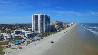 Daytona Beach, Florida. Güzel bir günde çarpıcı havadan görünümü