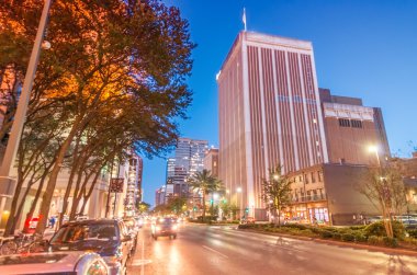 New Orleans, Louisiana. Şehir binaları geceleri