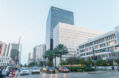 New Orleans - 20 Ocak 2016: Şehir sokaklarını akşamı. Yeni