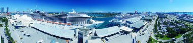 Miami - 27 Şubat 2016: Cruise gemileri ile bağlantı noktasının havadan görünümü