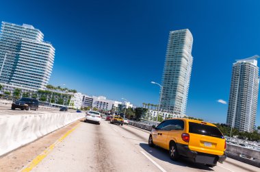 Miami arasında hızlı hareketli taksi