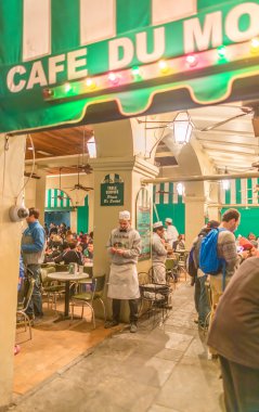 New Orleans - 20 Ocak 2016: Cafe du Monde ile turistler insin