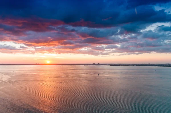 Miami kust bij zonsondergang gezien vanuit de helikopter — Stockfoto