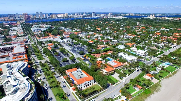 Palmenstrand, Florida. erstaunliche Luftaufnahme der Küste — Stockfoto