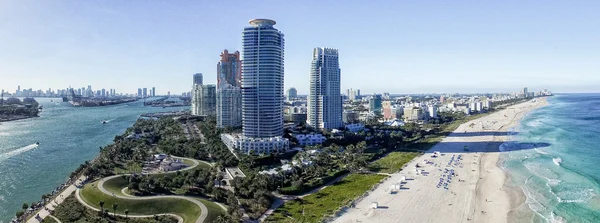 Söder Pointe byggnader och kusten, Miami bildar luften — Stockfoto