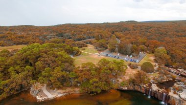 Wattamolla Falls adlı Royal National Park, Avustralya. Havadan görünümü