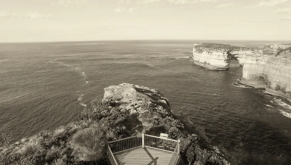 Loch Ard Gorge e Arch Island na Great Ocean Road, ar v — Fotografia de Stock