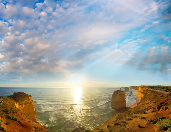 Increíble escenario al atardecer de Great Ocean Road - Australia —  Fotos de Stock