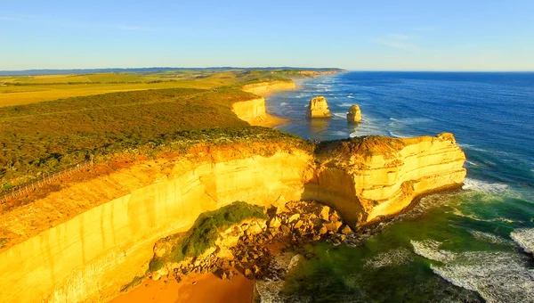 Flygfoto över tolv apostlarna i gryningen, Australien — Stockfoto