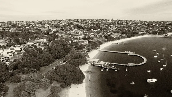 Kleine Boote im Hafen verankert, Luftaufnahme — Stockfoto