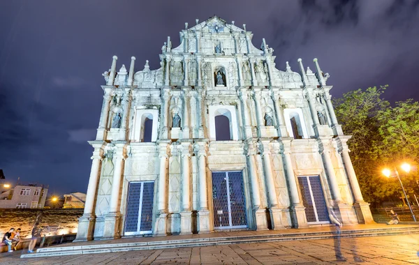 Ruínas de São Paulo à noite, Macau. Construído de 1602 a 1640, em — Fotografia de Stock