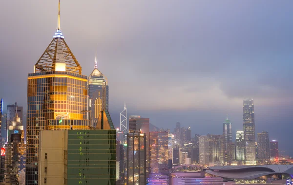Bâtiments de Hong Kong au coucher du soleil — Photo