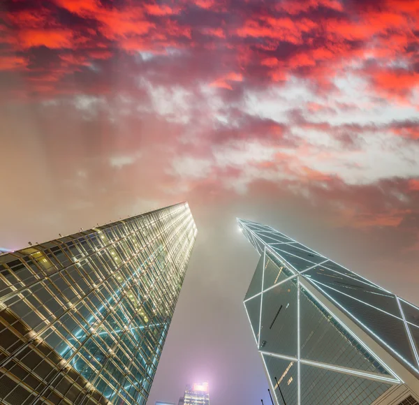 Skyline moderno di Hong Kong di notte — Foto Stock