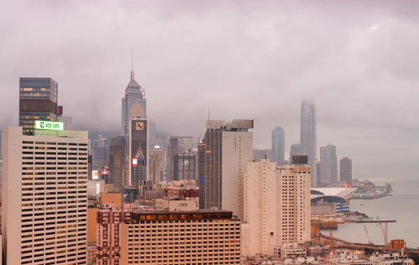 HONG KONG - 7 AVRIL 2014 : horizon nocturne de Hong Kong. La ville att — Photo