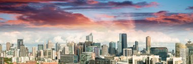 Melbourne silüeti ihtişamı. Gün batımında şehir panoramik manzaralı