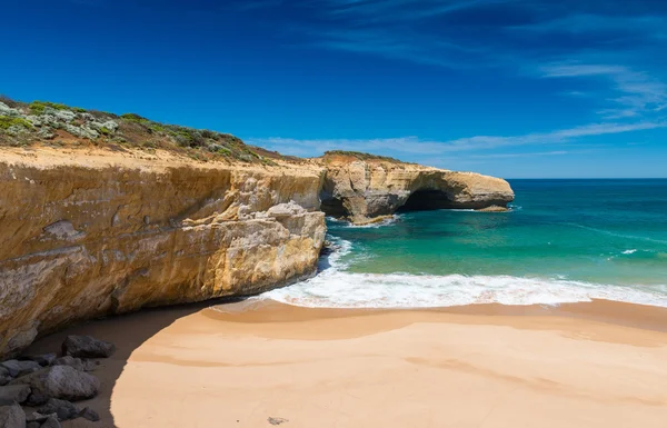 Meraviglioso scenario di scogliere lungo la Great Ocean Road, Australia — Foto Stock