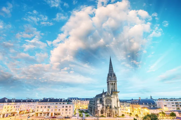 Caen panoramiczny widok o zmierzchu — Zdjęcie stockowe