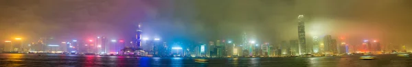 Hong kong skyline von kowloon aus. Nachtlichter mit allen Anzeigen entfernen — Stockfoto