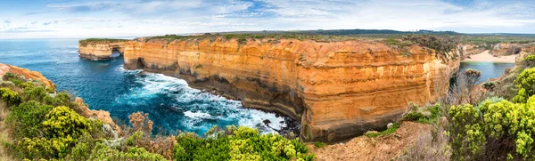 Rocks and vegetation of Great Ocean Road, Victoria - Australia — Stock Photo, Image